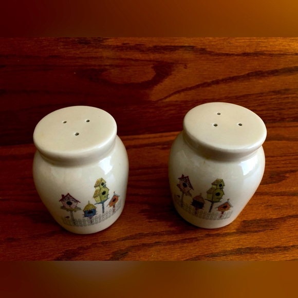 🔵Birdhouse Inspired Salt and Pepper Shakers - Picture 3 of 4